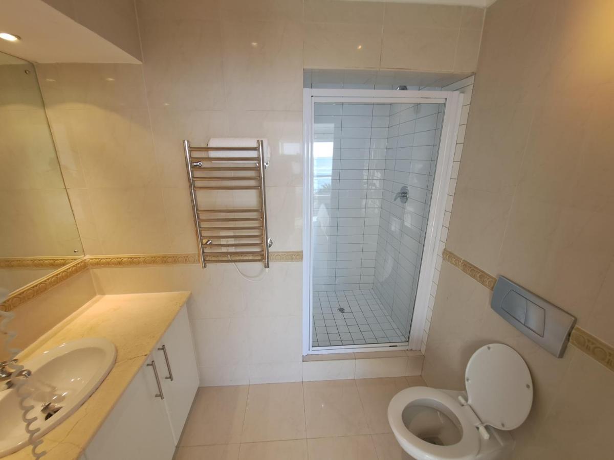 3 Bedroom Sea Facing Family Moullie Point Apartamento