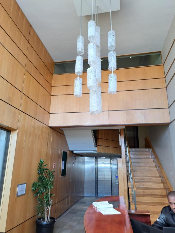 Apartment 3 Bedroom Sea Facing Family Moullie Point *