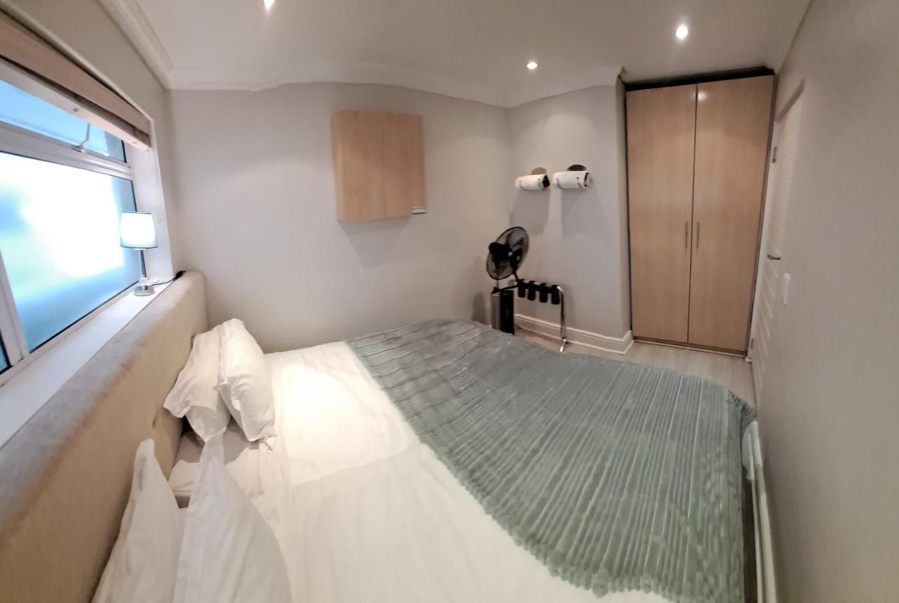 3 Bedroom Sea Facing Family Moullie Point Apartamento