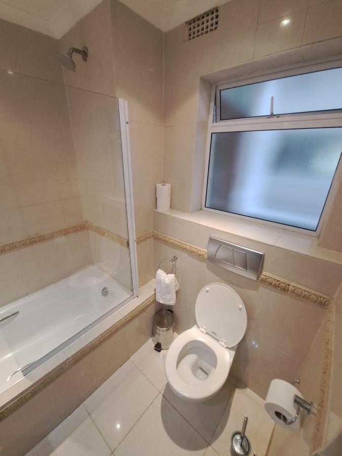 3 Bedroom Sea Facing Family Moullie Point