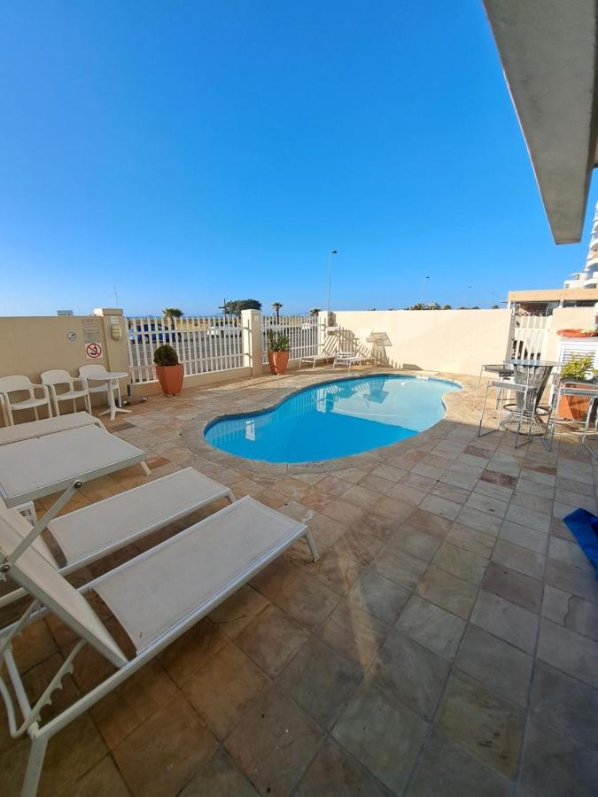 3 Bedroom Sea Facing Family Moullie Point * Cape Town
