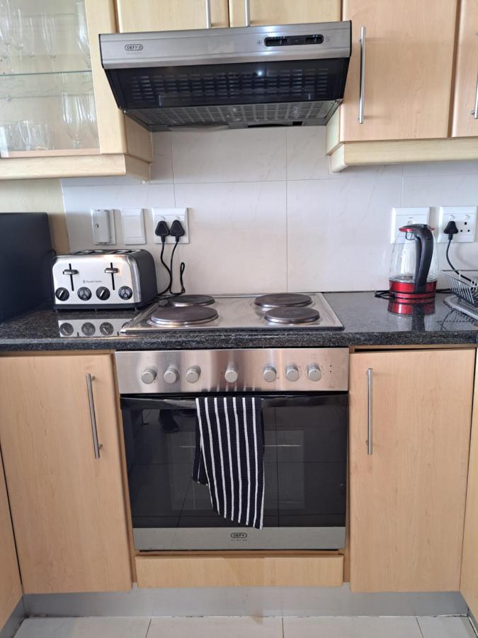 3 Bedroom Sea Facing Family Moullie Point Cape Town